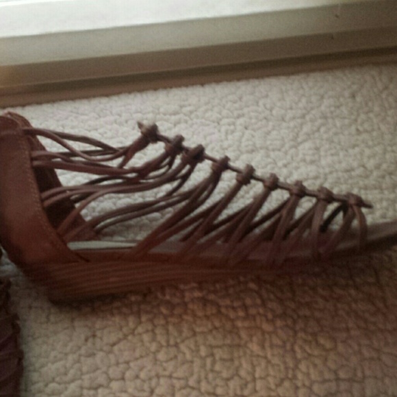 SANDALS - Picture 3 of 3